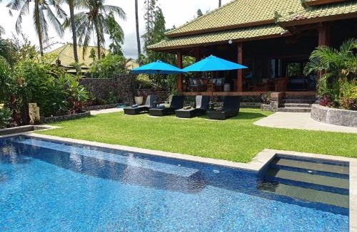 Tulamben Villa | Absolute Beachfront Private Villa sleeps 6 with Infinity Pool on 1200m2 of Tropical Land