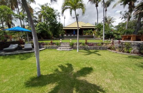 Tulamben Villa | Absolute Beachfront Private Villa sleeps 6 with Infinity Pool on 1200m2 of Tropical Land