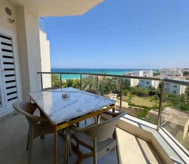 Chott Mariem Apartment | Apartment with sea view and pool access