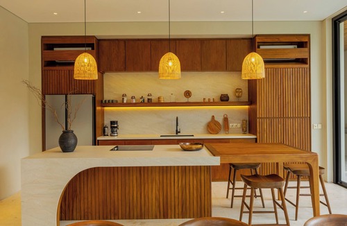 Umalas Villa | Architect Designed 6BR Tropical villa with huge curve pool