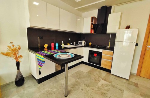 La Soukra Apartment | Arty & Cozy Modern Apartment Near Lake & Airport