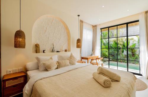 Kemenuh Villa | Balive Romantic Tropical 1BR Private pool Villa