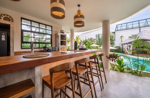 Umalas Villa | Bamboo Villa Five Bedrooms Tropical Garden