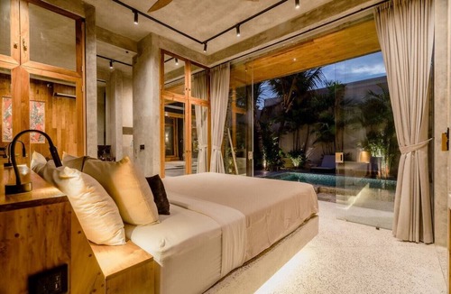 Batu Bolong House | Best Location Honeymoon Villa Bali Canggu