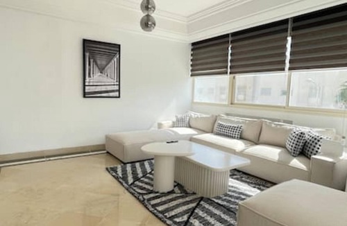 Les Berges Du Lac II Apartment | Black White Modern Spacious