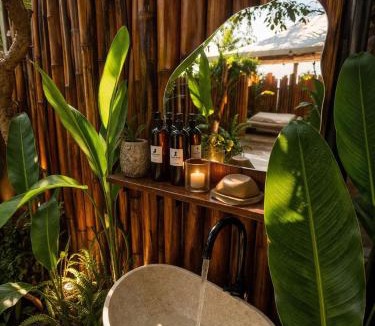 Uluwatu Hotel | Bubble 5 - Luxury Honeymoon Dome With Bath Uluwatu