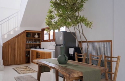 Batu Bolong Villa | Canggu Peaceful 3BR Villa with Pool, Walk to Cafés and 5 Mins to Beach