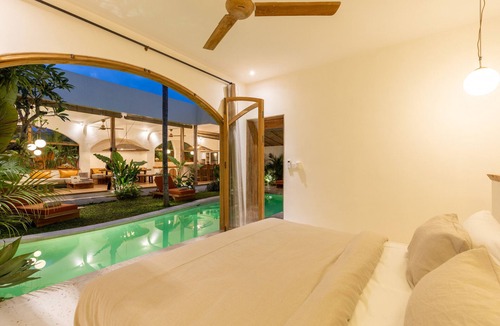 Umalas Villa | Canggu Villa with Pool | Near Cafés | Near Beaches