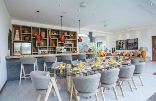 Sunset Road House | Chill out in 4 BR Private Villa Modern Luxurious SEMINYAK