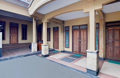 Balikpapan House | Cozy Double Escape W/Free WiFi and Parking