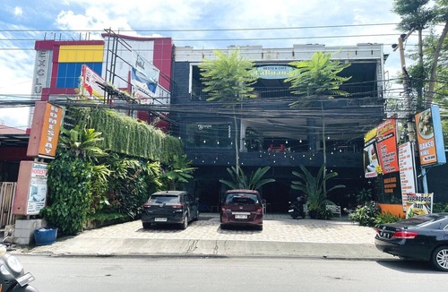 Makassar House | Deluxe Twin Near Primaya Hospital