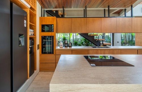 Berawa Villa | Design-Forward Villa | Pool Retreat | Beach Nearby