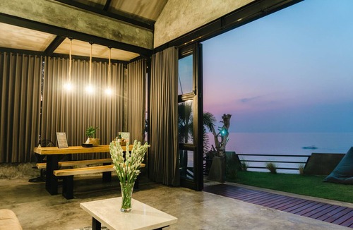 Banyuasri Villa | EJ House
