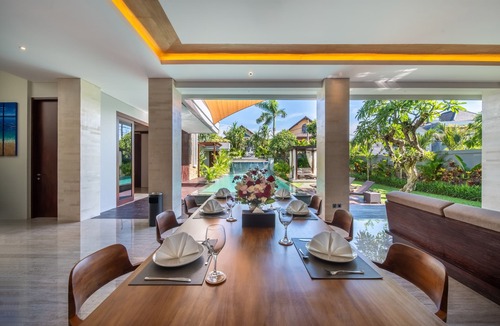 Taman Griya Villa | Estate 6BR Pool Villa in Jimbaran | 10 Min to Beach & Airport | Sleeps 12