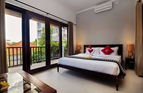 Petitenget Villa | Experience Mawar Estate, a 7-bedroom private villa estate in Seminyak. Accommodates up to 14 guest, includes daily breakfast, a full-time private chef, airport transfers, complimentary massages, housekeeping, and a dedicated driver.