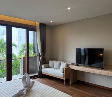 Berawa House | Family Haven 6BR Luxe Villa in Berawa, Canggu