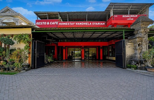 Surabaya House | Family Room near City of Tomorrow Mall