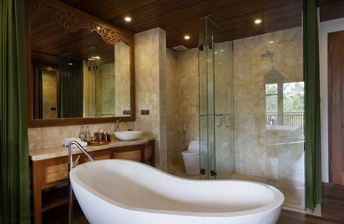 Melayang Hotel | Forest View Retreat with Infinity Pool Near Monkey Forest & Free Breakfast