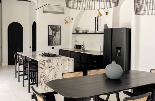 Munggu House | Gorgeous 2 Br , 100m from beach