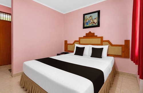 Hargomulyo Hotel | Hotel O near Tawangmangu Wonder Park for