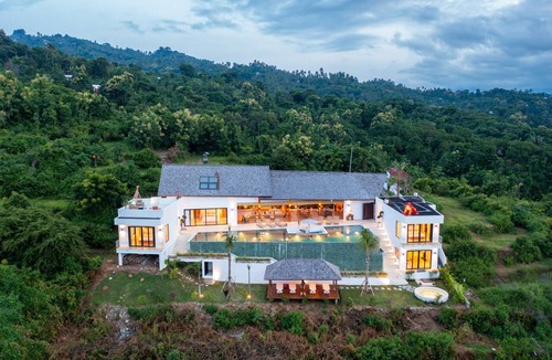 Banjartegehe Villa | Infinity Pool Cinema Lounge Hilltop Sea Views