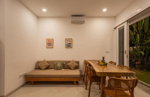 Batu Bolong Villa | Kaizen NEW Modern 3BR Rooftop Cinema Canggu