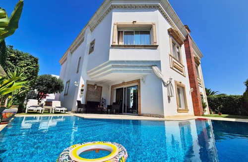 Les Berges Du Lac II House | L'Orchidée - Luxury Suites