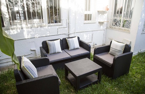 Sidi Dhrif Apartment | Le Centre-Ville: Très Chic Apt avec Jardin @ Marsa