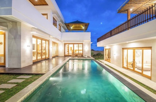 Pecatu Villa | Luxurious 6 BR with Sea View, 5 mins to Savaya
