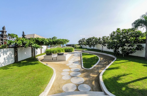 Cemagi Villa | Luxury 5 Bdr Beach Villa. Fully staffed with Chef. Beach club . 2 Pools. Canggu
