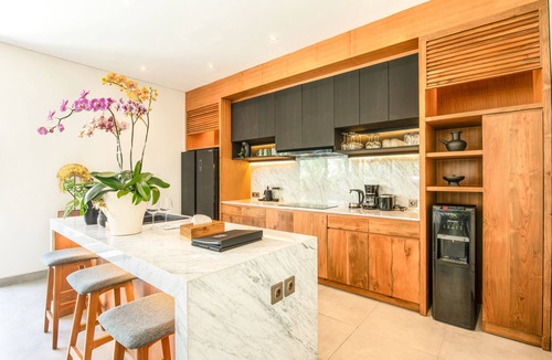 Berawa Villa | Luxury 5BR Villa, 200m to Brawah's Beach Bliss