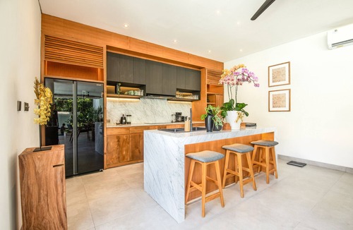 Berawa Villa | Luxury 5BR Villa, 200m to Brawah's Beach Bliss
