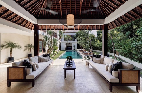 Petitenget House | Luxury Amara Pradi Chef and Staff included lvid5