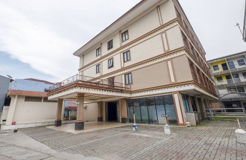 Cibubur House | Luxury Deluxe DBL Retreat W/Free WiFi and Parking