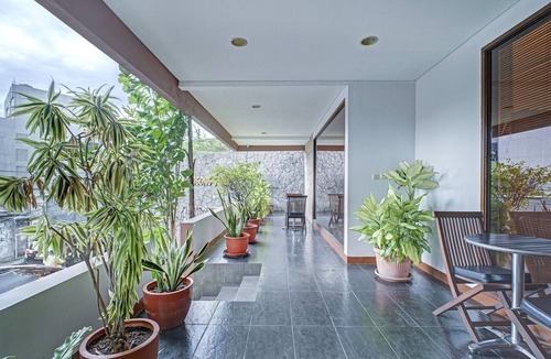 Cilandak House | Luxury Deluxe DBL Retreat W/Free WiFi and Parking