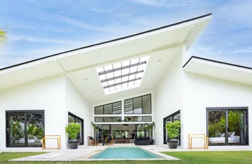 Kedewatan Villa | Mansión Las Puertas de la Selva