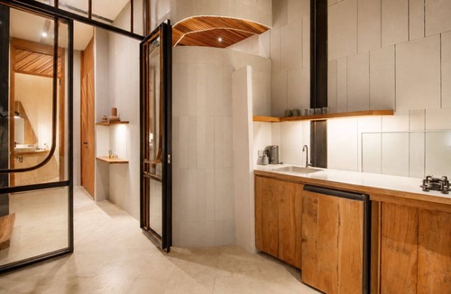 Pererenan Hotel | Modern 1-BR Loft with Art Deco Style Shared Pool