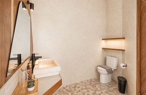 Pererenan Hotel | Modern 1-BR Loft with Art Deco Style Shared Pool