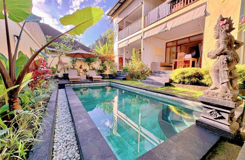 Penestanan Apartment | Modern room with garden view