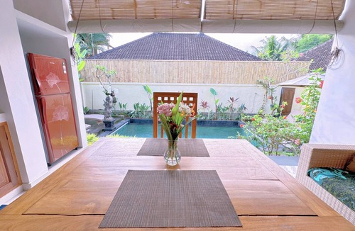 Penestanan Apartment | Modern room with garden view