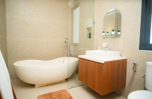 Denpasar Barat House | Modern tropical House Villa