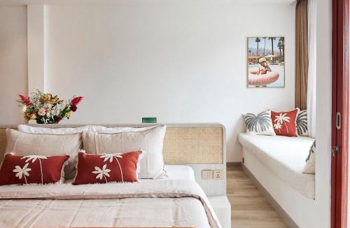 Pererenan Hotel | NEON ROSE Motel