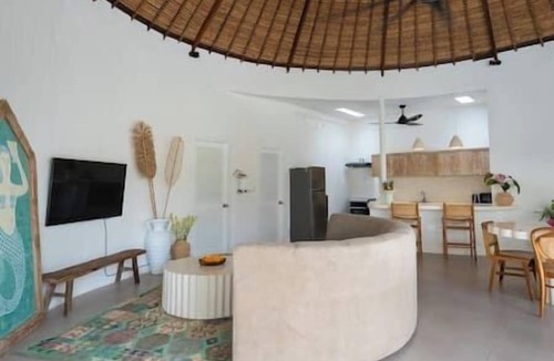 Dyanapura Apartment | NEW Private Full-Time Butler/7 Min Walk to Beach