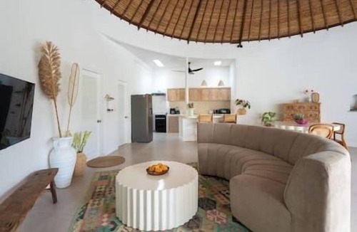 Dyanapura Apartment | NEW Private Full-Time Butler/7 Min Walk to Beach