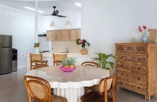 Dyanapura Apartment | NEW Private Full-Time Butler/7 Min Walk to Beach