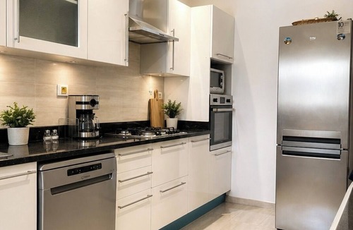 Ain Zaghouen Nord Apartment | Oasis de Luxe : S+2 Confort au Jardin de Carthage