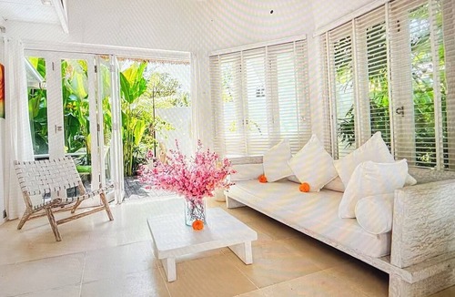 Nyuh Kuning Villa | Private 2BR in Bali with Kitchen, Open-Air Bathtub WiFI, Infinity Pool, Security
