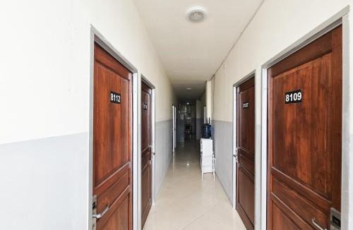 Gubeng Hotel | RedDoorz at AVA Guesthouse Pucang Anom Timur
