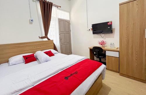 Malang Hotel | RedDoorz Syariah @ Jl. Candi Kalasan