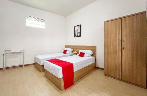 Malang Hotel | RedDoorz Syariah @ Jl. Candi Kalasan